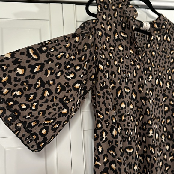 Women’s leopard top size large - Picture 2 of 3